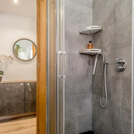 Daire Inventori House